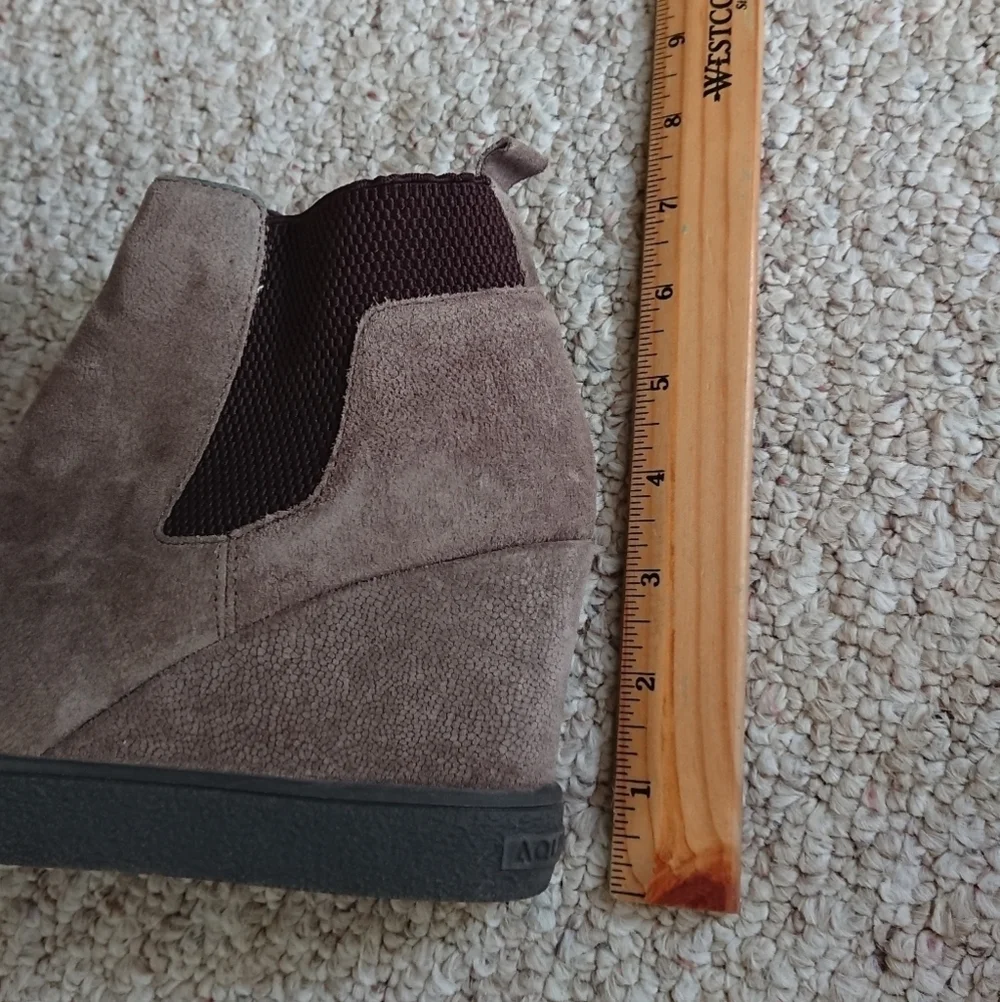 Aquatalia Claire Waterproof Suede Wedge ankle Bootie size 7.5